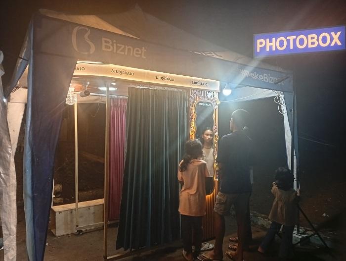 Beberapa-pengunjung-sedang-antre-untuk-swafoto.jpg