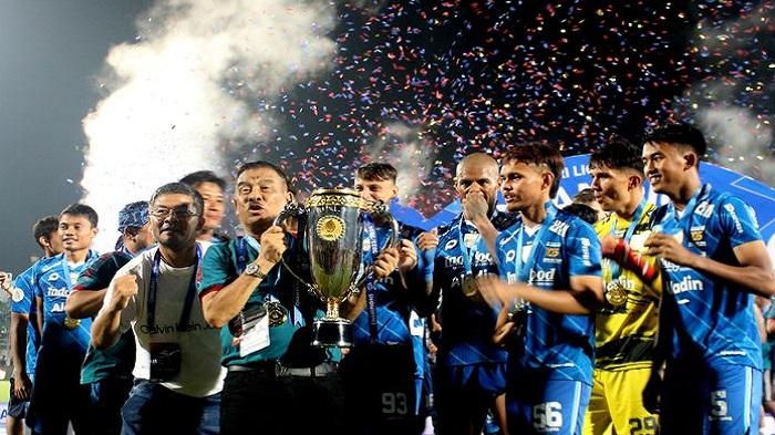 Bojan Hodak Pelatih Asing Pertama yang Bawa Persib Bandung Juara Liga 1
