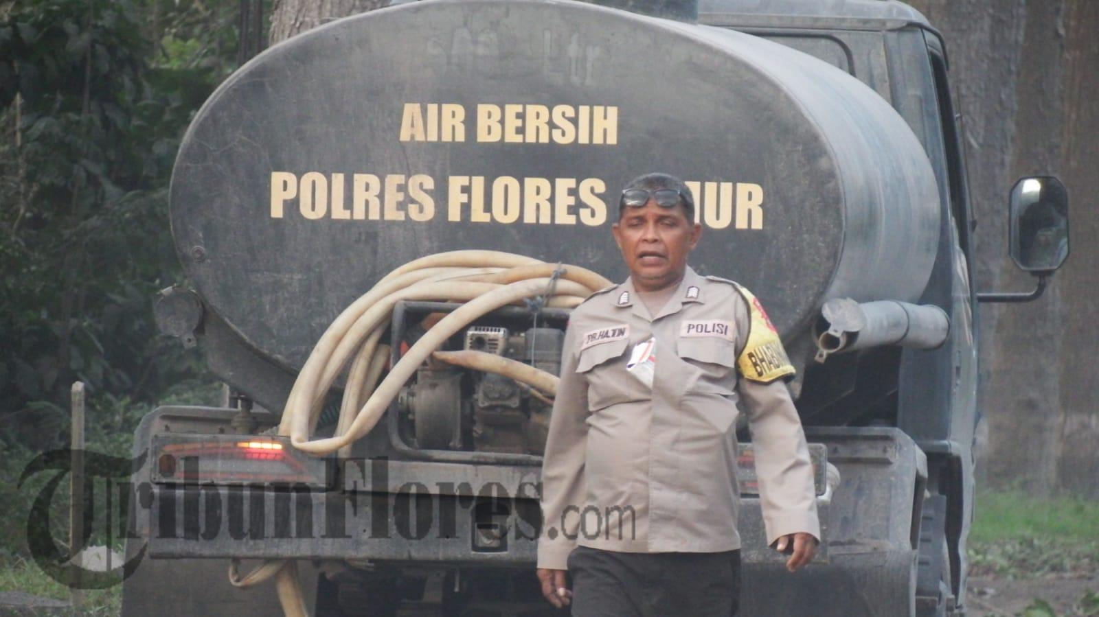 Bripka-Ipong-mempunyai-kepdeulian-terhadap-penyintas-Gunung-Lewotobi-Laki-Laki.jpg