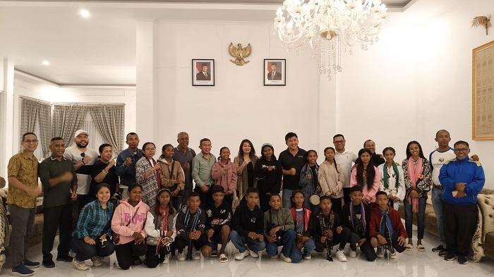 Bupati-Belu-Willybrodus-Lay-didampingi-Wakil-Bupati-Vicente-Hornai-Ketua-Tim-Penggerak-PKK.jpg