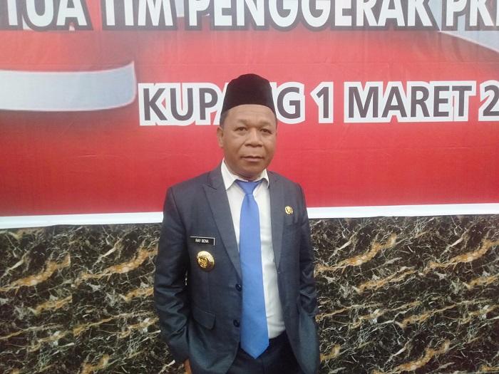 Bupati-Ngada-Raymundus-Bena-menyampaikan-keterangan.jpg