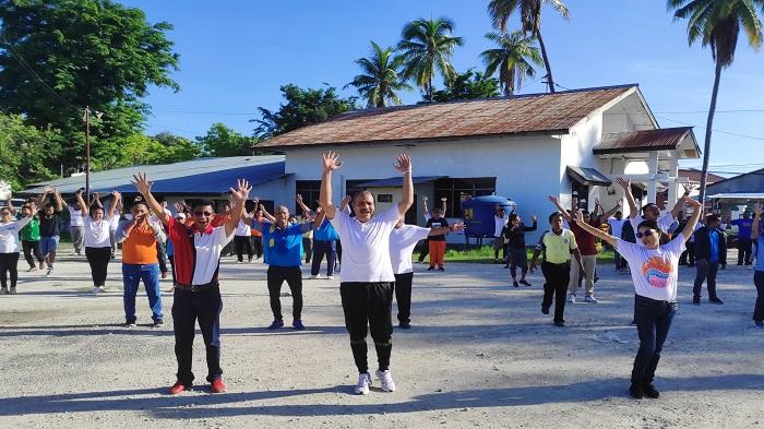 Jalan Sehat dan Perlombaan Antar Bidang Hari Bakti PUPR-77 di Sumba Timur Meriah