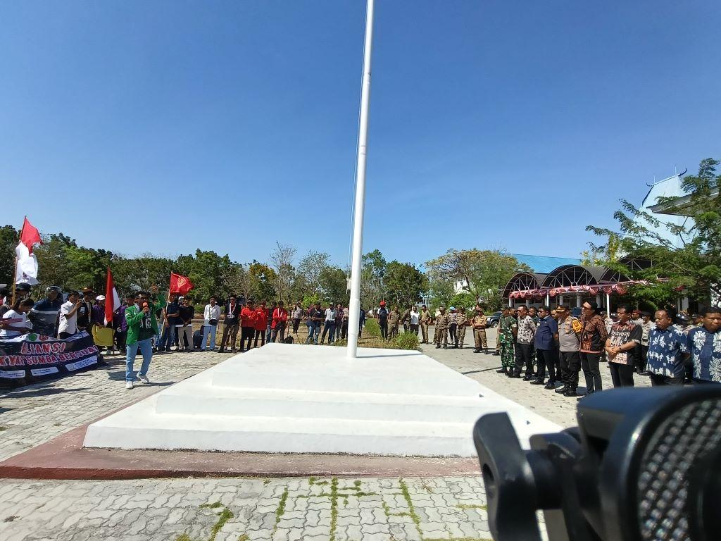 Bupati-Sumba-Timur-Terima-Aksi-Alansi-Rakyat-Sumba-Bersuara.jpg