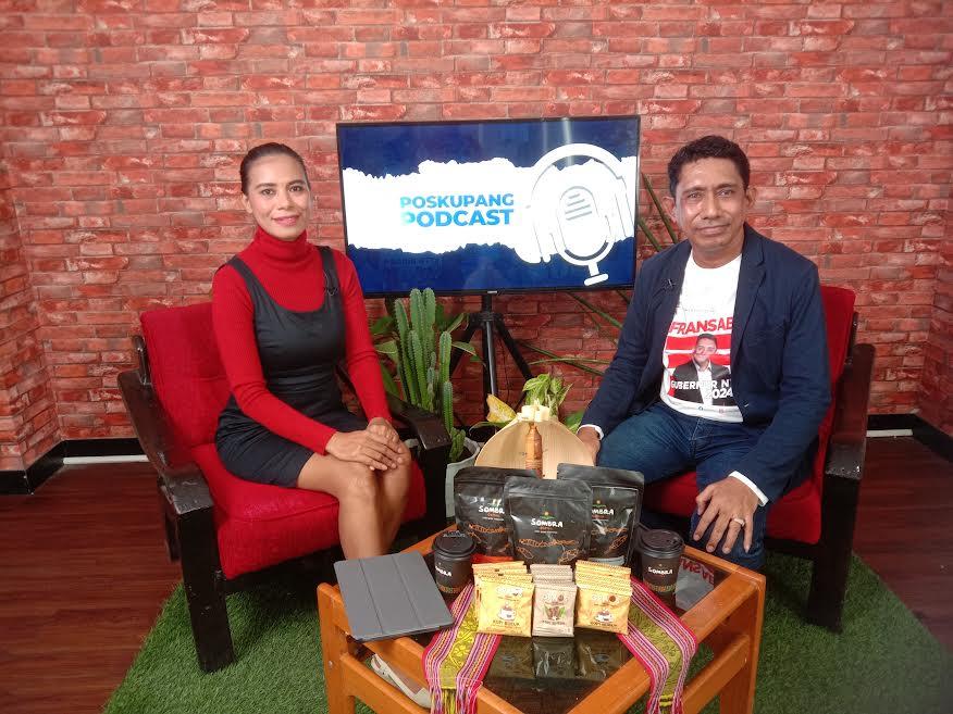 Calon-Gubernur-NTT-Frans-Aba-bersama-host-jurnalis-Pos-Kupang-Ella-Uzurasi.jpg