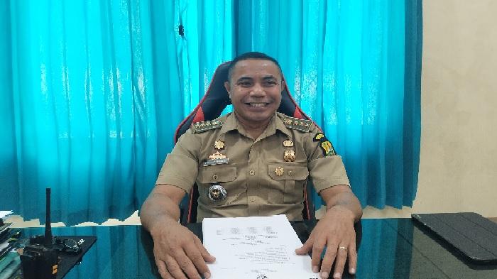 Camat Emil Imbau Pemilik Hewan Penular Rabies di Langke Rembong untuk Dikandangkan