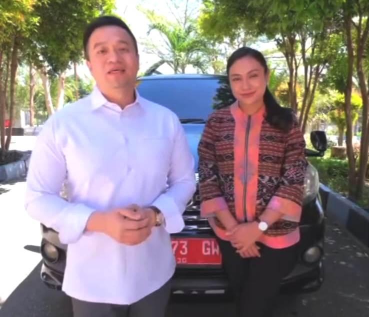 Chris-Serena-siap-mobil-pengantin.jpg