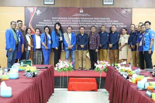 DPW PAN NTT Parpol Pertama Serahkan Berkas Perbaikan Bacaleg ke KPU NTT