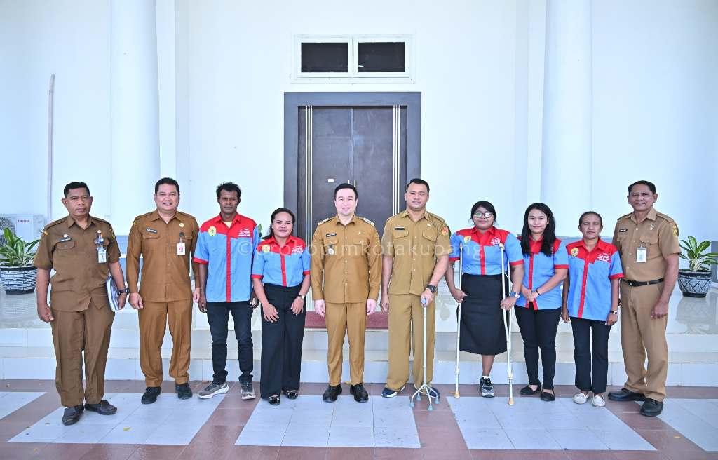 Pemkot Kupang Berikan Dana Hibah Perdana Rp 100 Juta untuk Atlet Disabilitas - Pos-kupang.com
