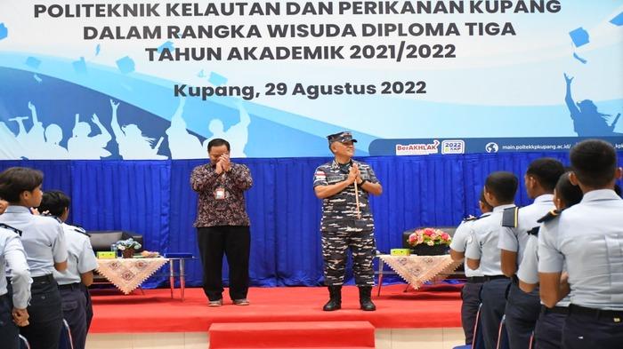 Danlantamal-VII-Beri-Kuliah-Umum-di-Politeknik-Kelautan-Perikanan-Kupang.jpg