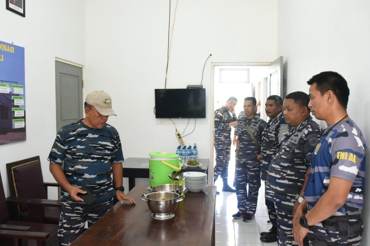 Danlantamal-VII-Saat-Berkunjung-ke-Posal-TNI-AL-Oepoli.jpg