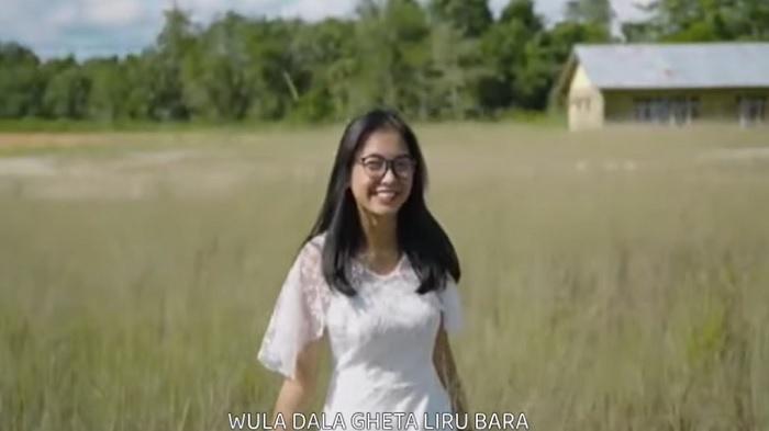 Dari-video-klip-lagu-Anita-weta-cover.jpg