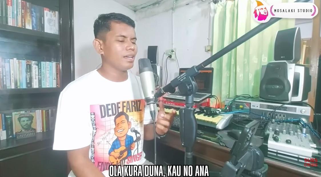 Dede-Fariz-membawakan-lagu-daerah-Ende-Jolo-Mbana.jpg