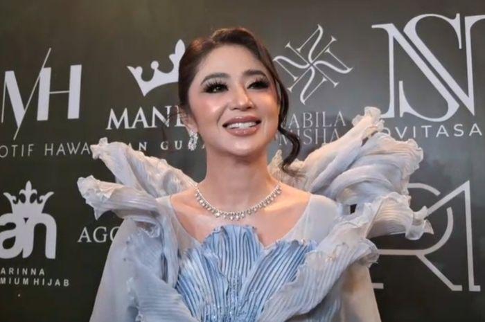 Dewi-Perssik-berencana-melaporkan-sekelompok-netizen.jpg