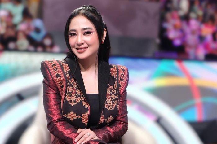 Dewi Persik Disebut Gagal Nikah Padahal Sudah Banggain Gaji Pilot, Netizen Mala Bersyukur