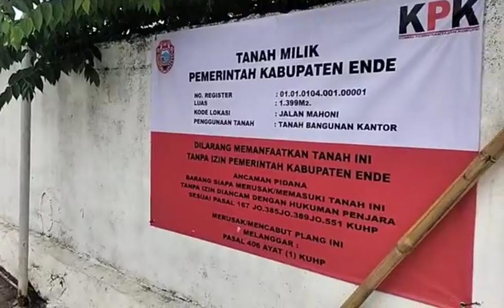 BREAKING NEWS: KPK Dampingi Pemda Ende Segel Lahan yang Dibangun Alfamart