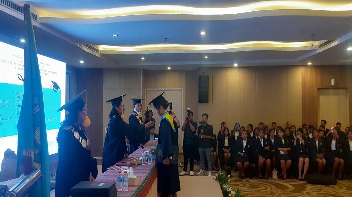 Gubernur NTT Dorong Peran Aktif Lulusan AKUB Effata Kupang Dalam Transformasi Ekonomi Daerah