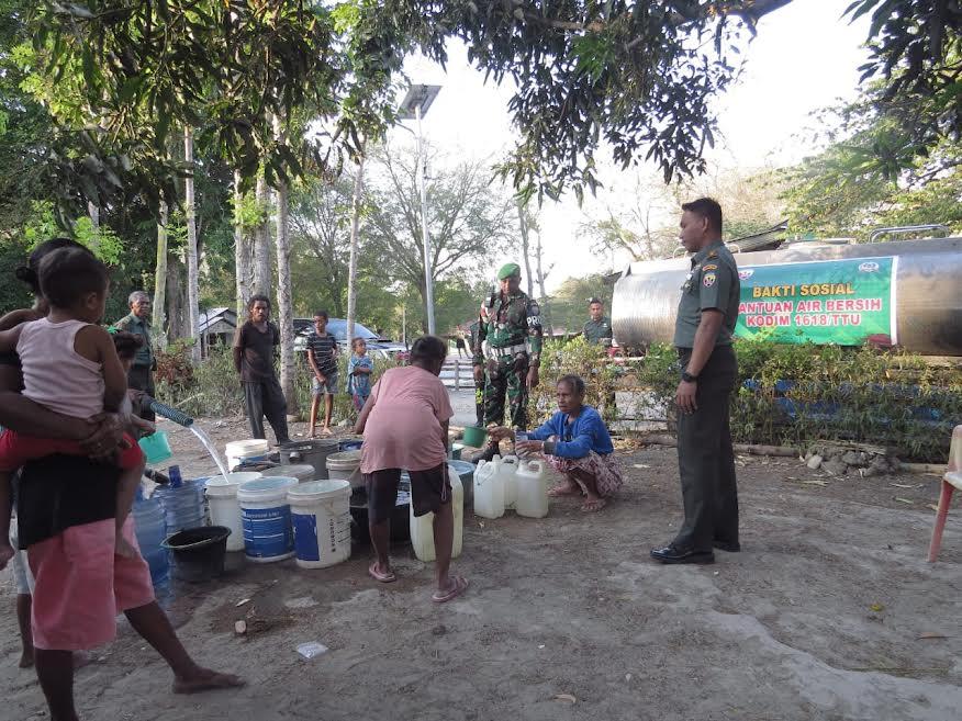 Peduli Persoalan Masyarakat Timor Tengah Utara, Kodim 1618 Distribusi Air Bersih