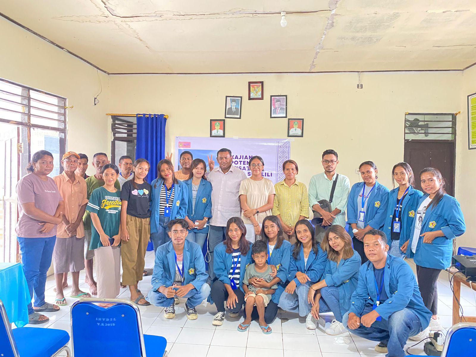 Mahasiswa KKN-T Unwira Kupang Bahas Kajian Potensi Pariwisata Desa Sumlili