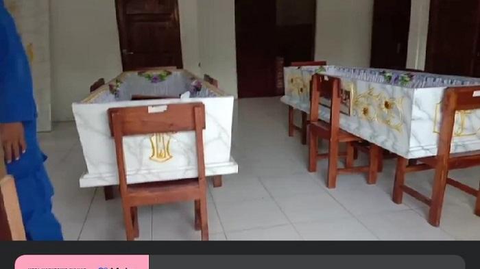 Dua-keranda-jenazah-di-Kamar-Jenazah-RSUD-SK-Lerik-Kupang.jpg