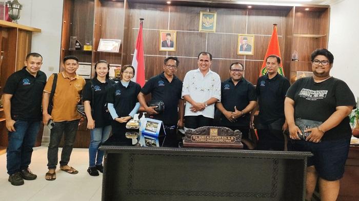 Forum-Koordinasi-Pemuda-Gereja-FKPG-Kota-Kupang-berfoto-bersama-Penjabat.jpg