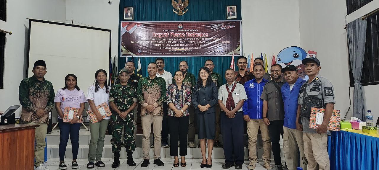 Foto-bersama-Badan-pengawas-Komisi-Pemilihan-Umum-Lembata.jpg