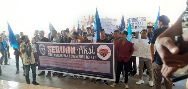 GMKI-demo-ke-DPRD-NTT.jpg