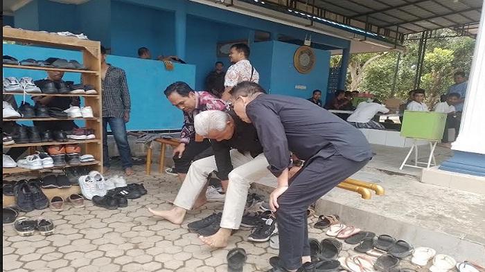 Capres Ganjar Pranowo Kampanye di Kupang, Sholat Jumat di Masjid Al-Mujahidin Penfui NTT