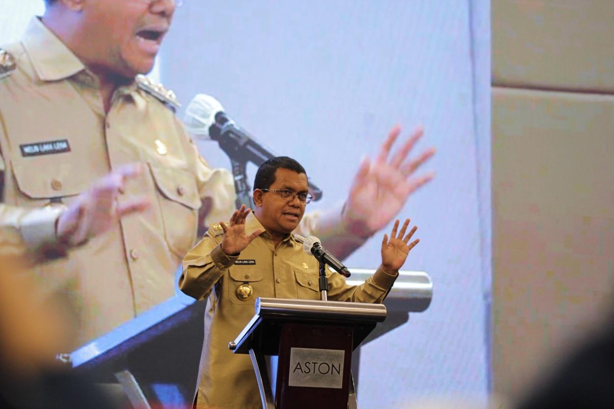 Gubernur-Melki-Laka-Lena-menyampaikan-sambutan-pada-pertemuan-konsultatif-kaum-muda-NTT.jpg