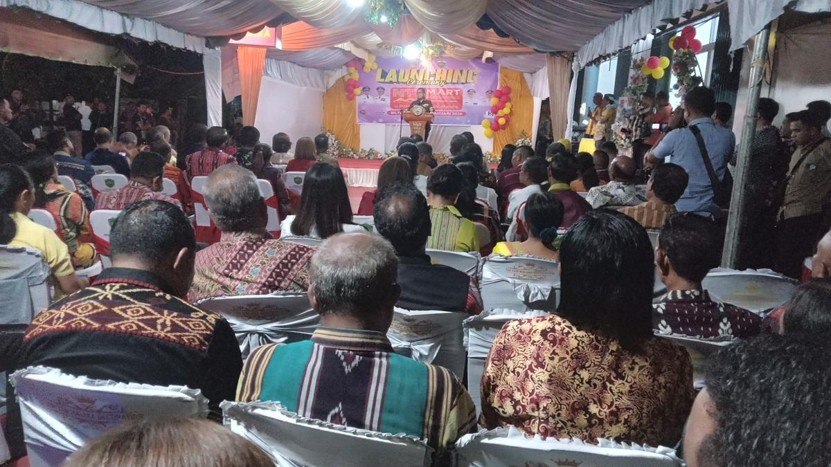 Gubernur-Melki-Laka-Lena-saat-memberikan-sambutan-dalam-Launching-NTT-Mart-di-Malaka.jpg