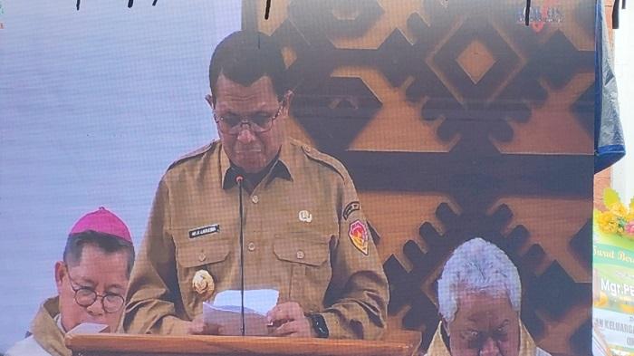 Gubernur-NTT-Melki-Laka-Lena-menangis-saat-menyampaikan-sambutan.jpg