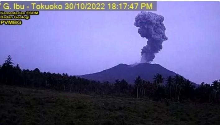 Mengenal Gunung Ibu di Halmahera yang Meletus Awal Juli 2023