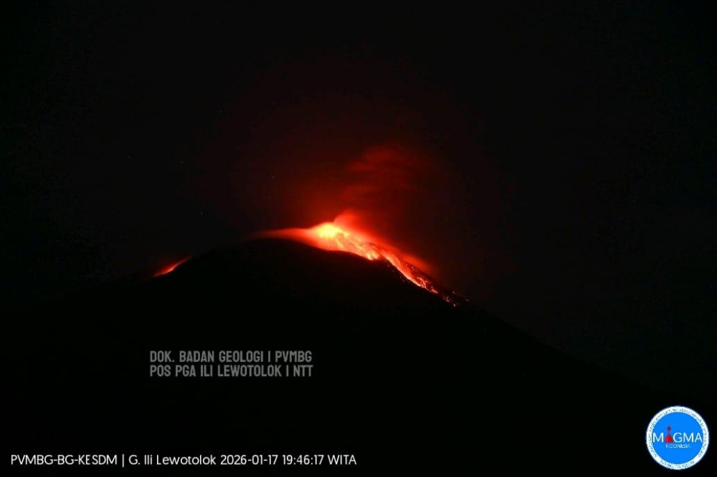Gunung-Ili-Lewotolok-di-Kabupaten-Lembata-NTT-mengalami-erupsi-pada-Sabtu-17-Januari-2026.jpg