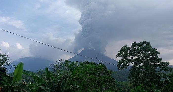 Petaka dan Berkah versi Tuan Tanah Suku Puka Flores Timur Dibalik Lewotobi Erupsi