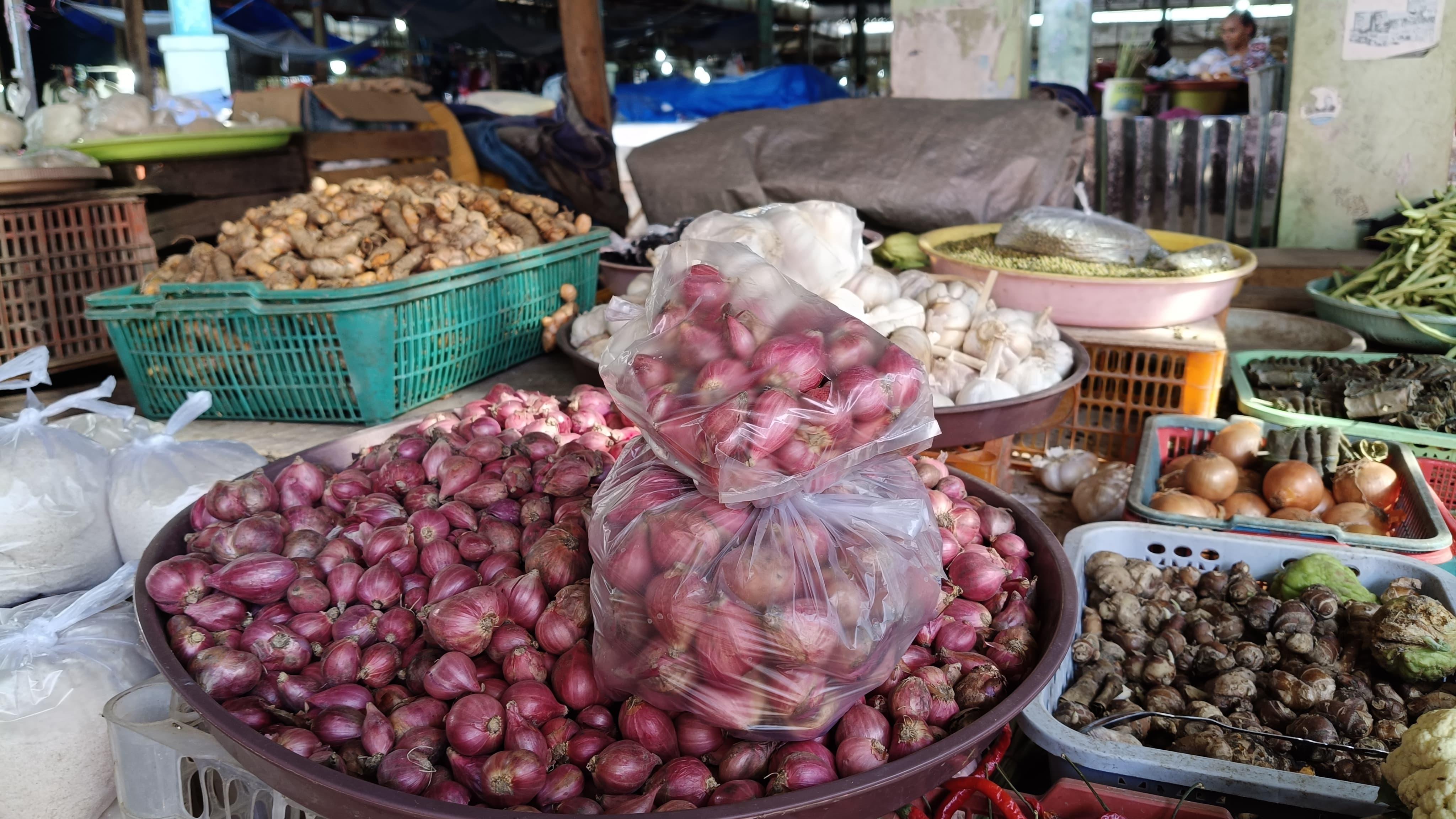 Harga Bawang Putih di Pasar Baru Atambua Naik Jadi Rp50 Ribu per Kilogram, Bawang Merah Turun - Pos-kupang.com