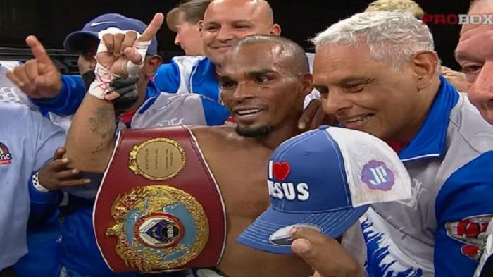 Hasil-Tinju-Dunia-Jonathan-Gonzalez-Pertahankan-Gelar-WBO-Usai-Kalahkan-Rene-Santiago.jpg