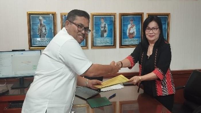 Ikatan Alumni Universitas Terbuka Kupang Berikan Beasiswa bagi Mahasiswa UT - Pos-kupang.com