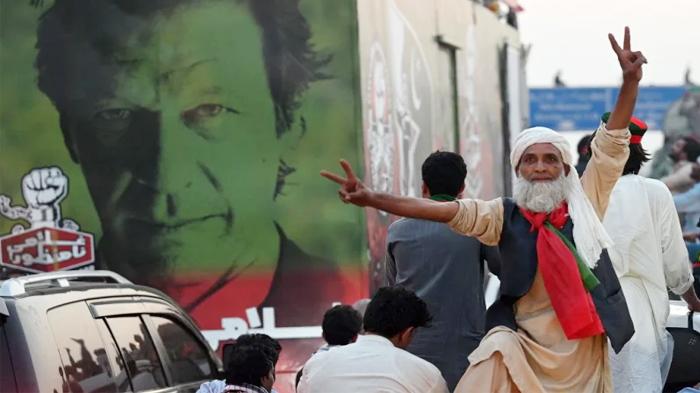 Imran-Khan-dan-pendukung-Pakistan_003.jpg
