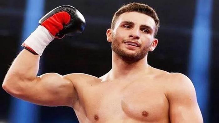 Jadwal Tinju Dunia, Mikaelian Batal Duel Lawan Ryan Rozicki, Adrien Broner vs Blair Cobbs Jalan