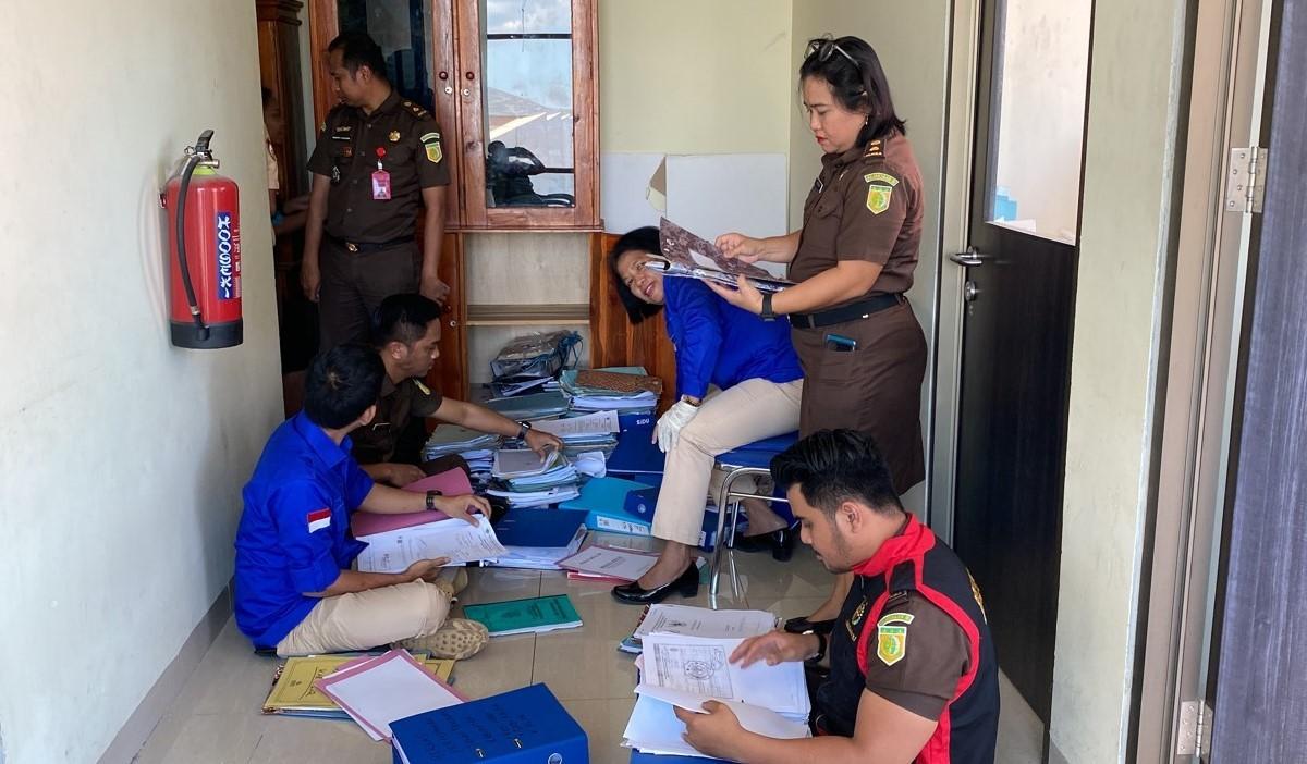 Jaksa Kejati NTT Geledah Kantor BKD dan Badan Aset Daerah Selama Tujuh Jam