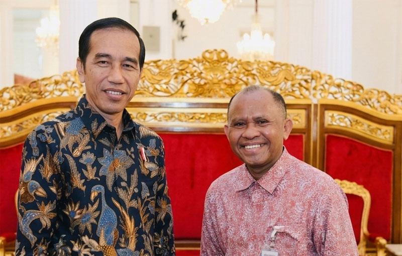 Jokowi-dan-Wilfrid-Babun-SVD.jpg
