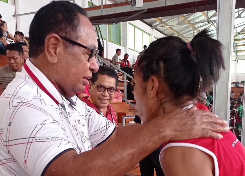 Josef-Nae-Soi-ketika-memberikan-motivasi-buat-Atlet-cabang-kickboxing.jpg
