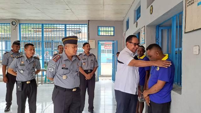 Josef Nae Soi Kunjungi Lapas Kalabahi