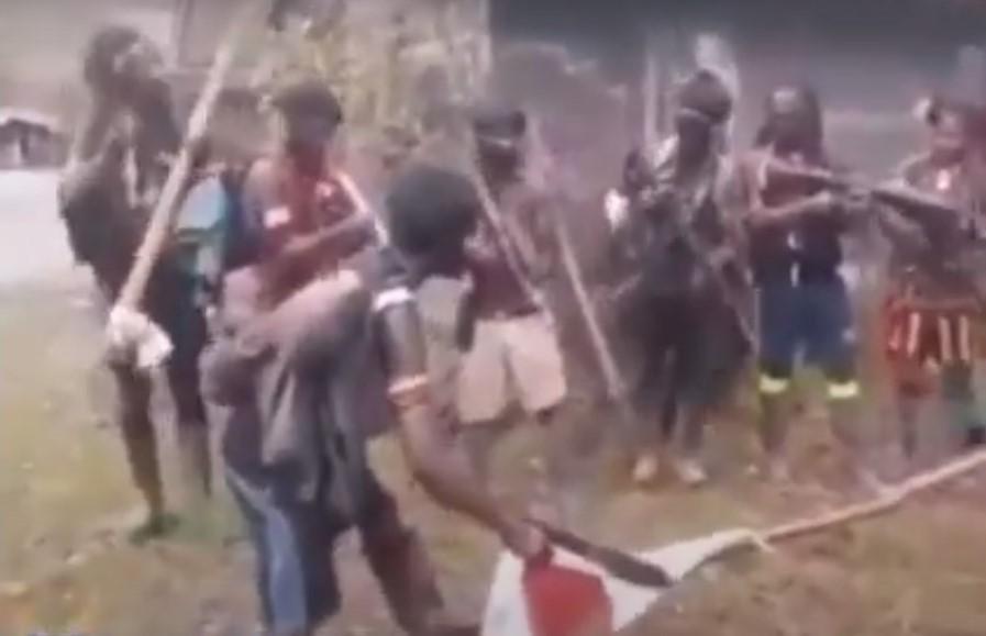 Detik-Detik KKB Papua Bakar Bendera Merah Putih, Desak NKRI Akui Kedaulatan Papua Barat
