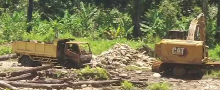 KKB-bakar-alat-berat-di-lokasi-pendulangan-emas-Kabupaten-Yahukimo.jpg