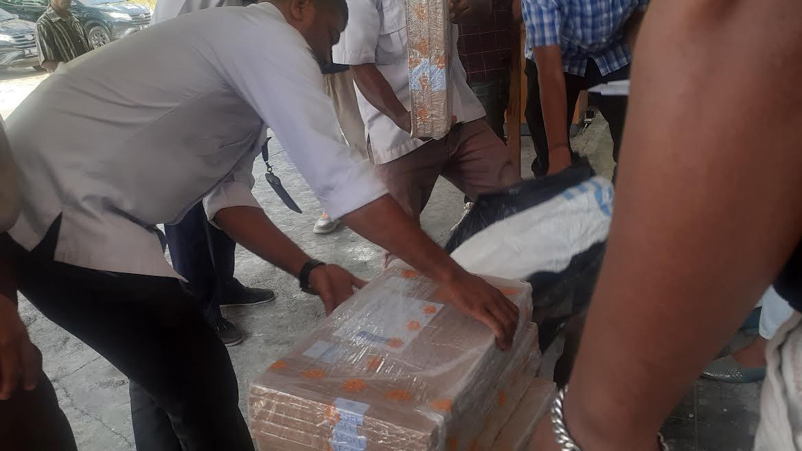 KPU-Kabupaten-Alor-menerima-logistik-Pemilu-berupa-segel-pemilu.jpg