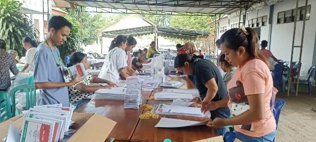 KPU-Sikka-Lipat-surat-suara.jpg