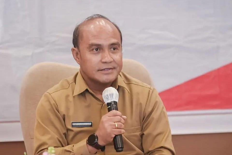 Kadis-Koperasi-dan-UMKM-NTT-Linus-Lusi.jpg