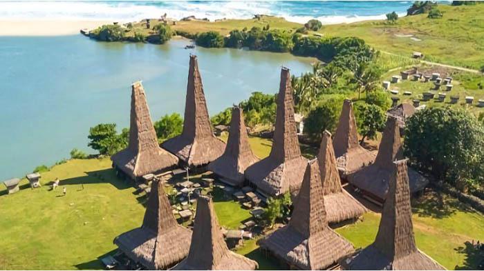 Kampung-Adat-Ratenggaor-di-Sumba-Barat-daya-Nusa-Tenggara-Timur.jpg