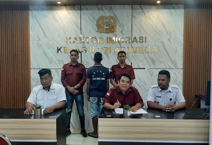 Kantor-Imigrasi-Kelas-II-TPI-Atambua-menggelar-konferensi-pers.jpg