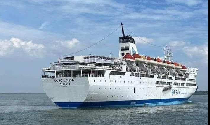 kupang/Kapal-Pelni-KM-Dorolonda-1.jpg